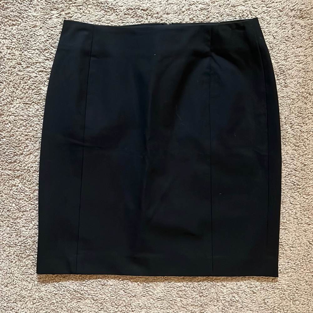Banana Republic skirt, Brand New, size 2P, color black